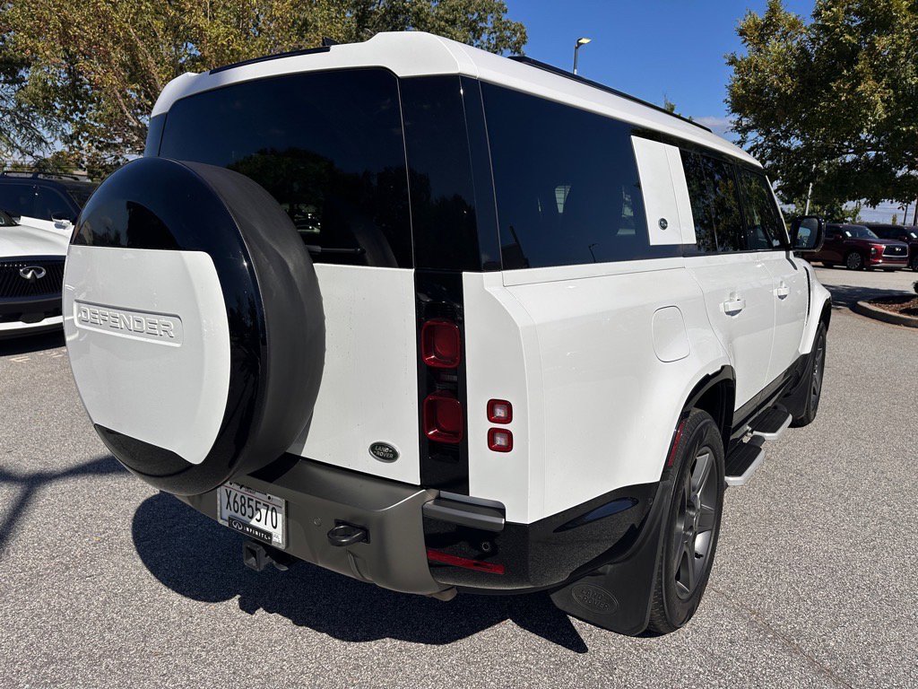 2023 Land Rover Defender 130 X-Dynamic SE photo 3
