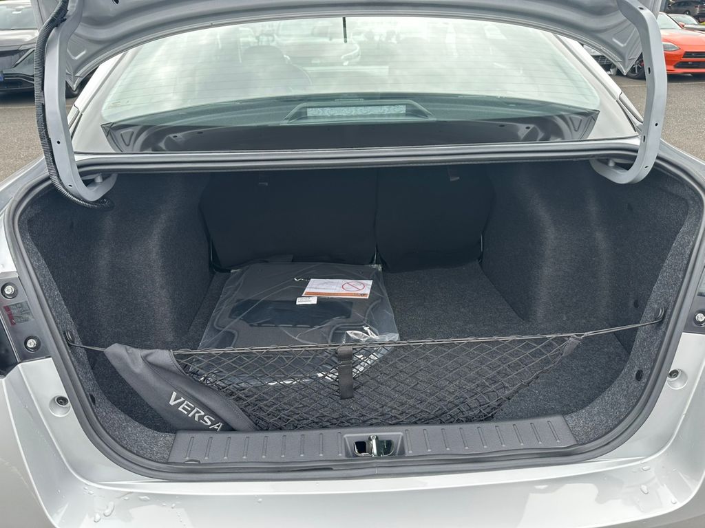 2025 Nissan Versa 1.6 S photo 27