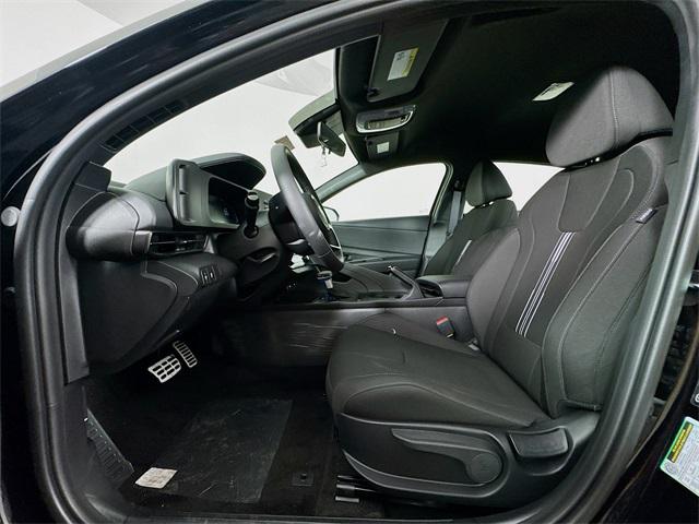 2025 Hyundai Elantra SEL Sport photo 24