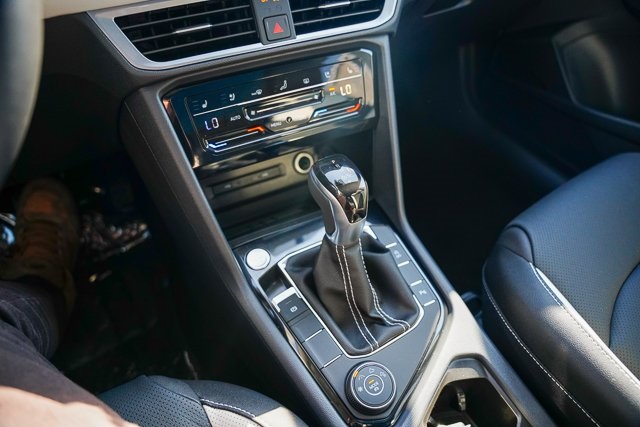 2025 Volkswagen Taos SEL photo 15