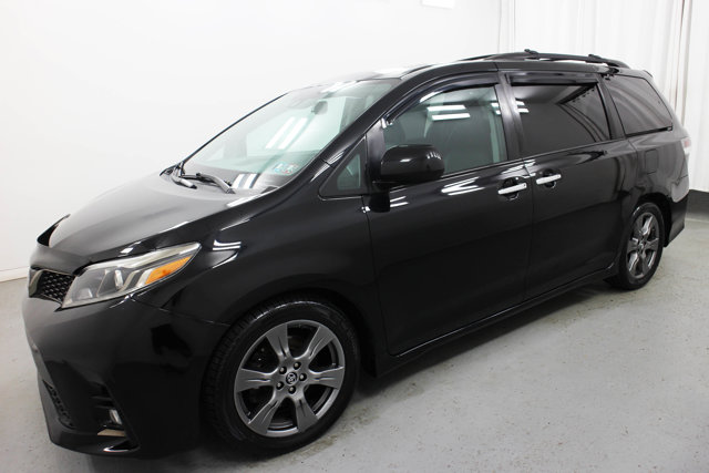 2019 Toyota Sienna SE photo 4