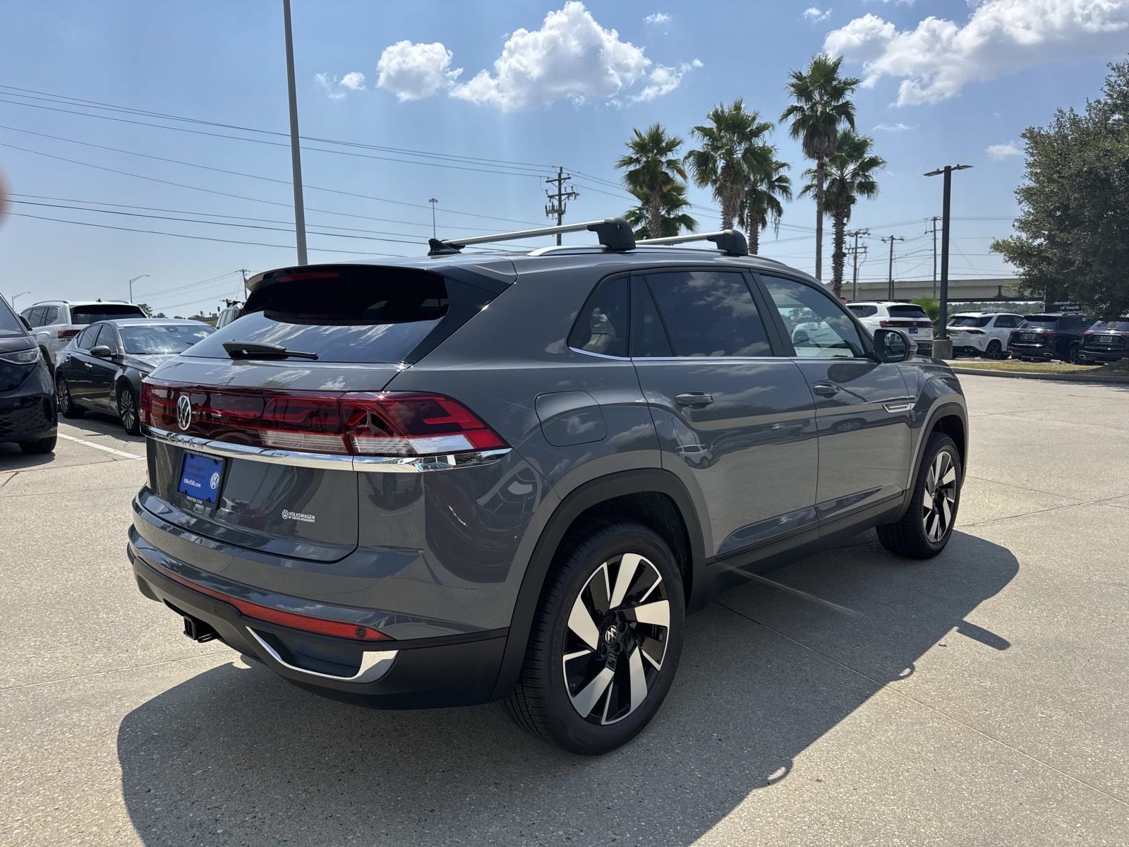 2026 Volkswagen Atlas Cross Sport SE Technology photo 2