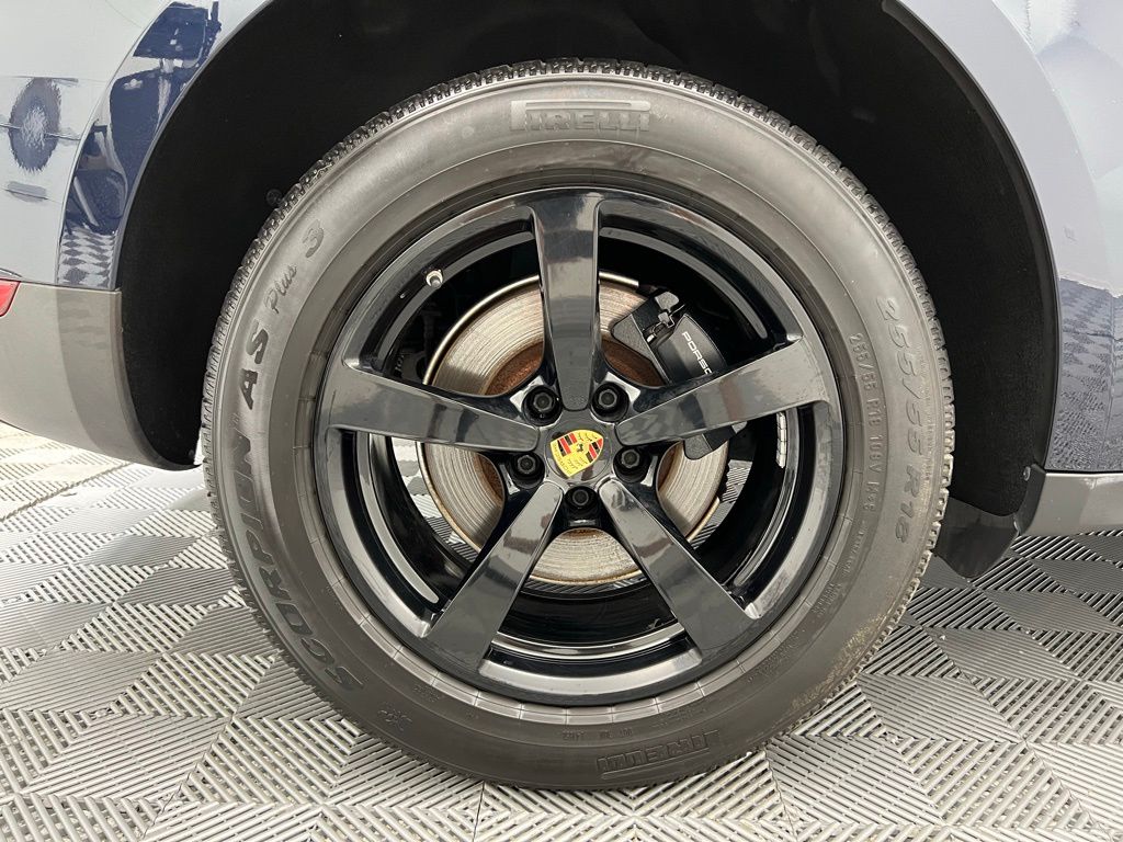 2021 Porsche Macan Base photo 38