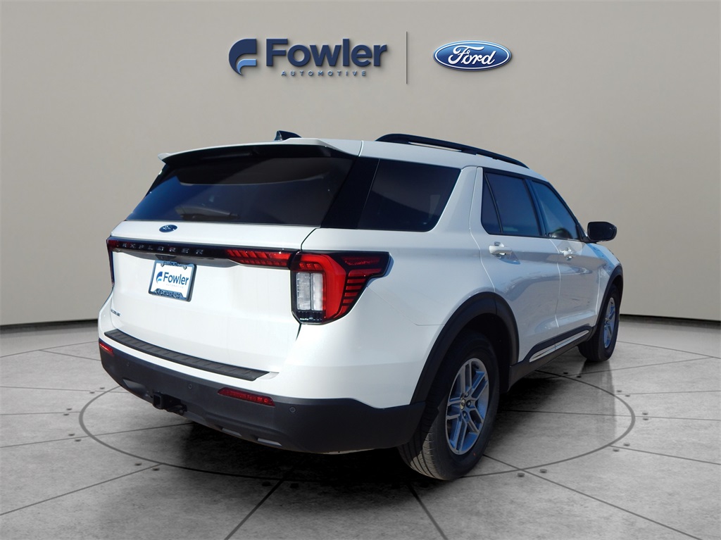 2025 Ford Explorer photo 3
