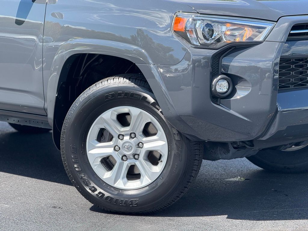2024 Toyota 4Runner SR5 photo 4