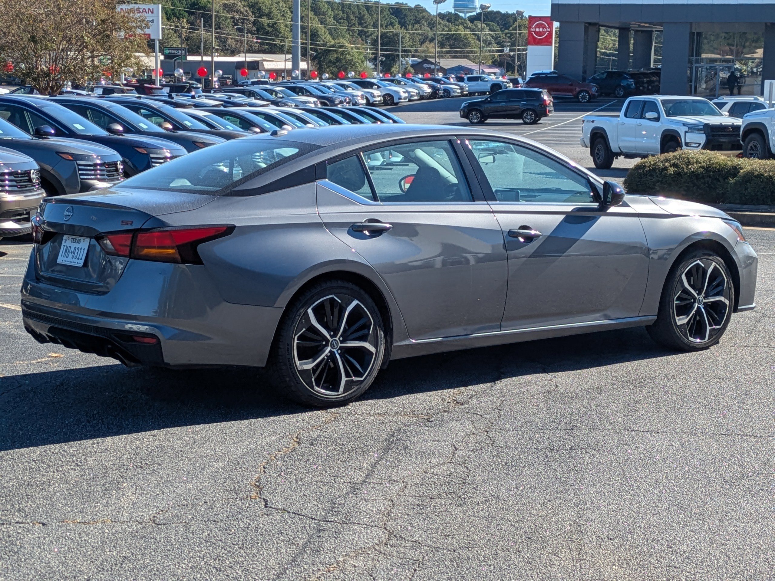 2024 Nissan Altima 2.5 SR photo 3