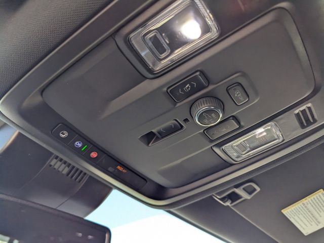 2025 Chevrolet Suburban Premier photo 27
