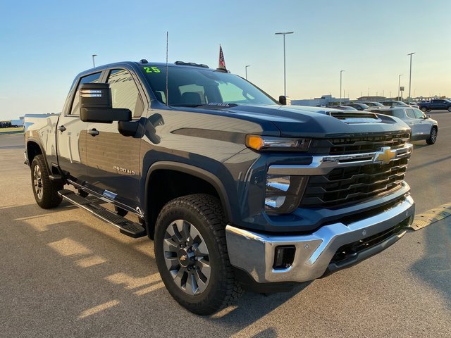 2025 Chevrolet Silverado 2500HD LT photo 3