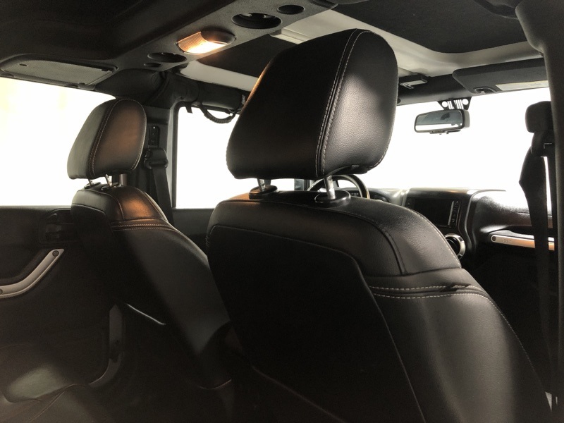 2016 Jeep Wrangler Unlimited Sahara photo 11
