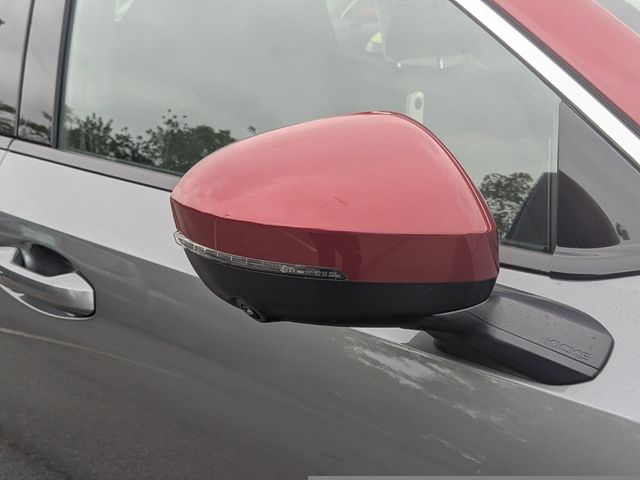 2025 Nissan Kicks SR photo 8