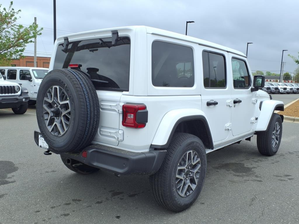 2025 Jeep Wrangler Sahara photo 16