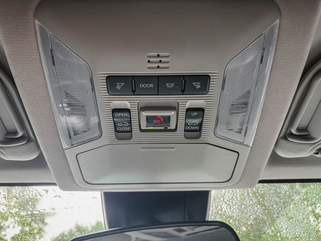 2022 Toyota RAV4 XLE Premium photo 19