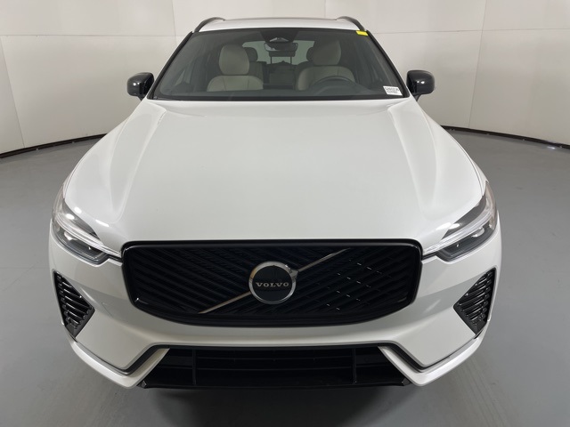2026 Volvo XC60 Hybrid T8 Core photo 3