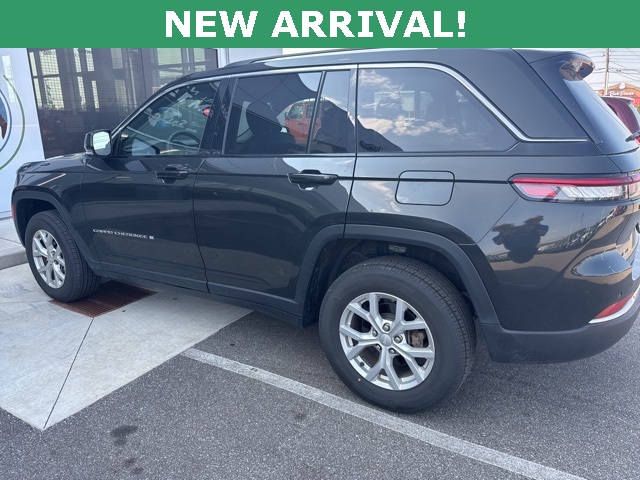 2023 Jeep Grand Cherokee Limited photo 3