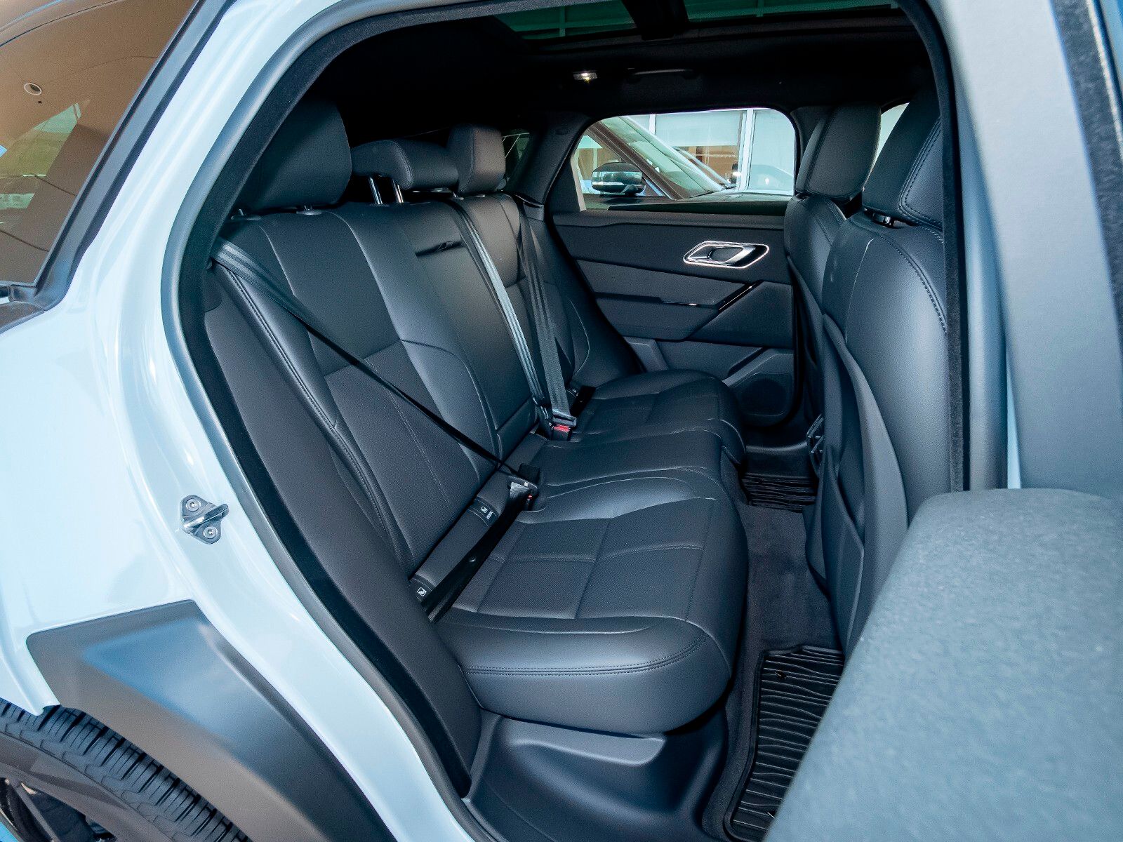 2025 Land Rover Range Rover Velar SE photo 41