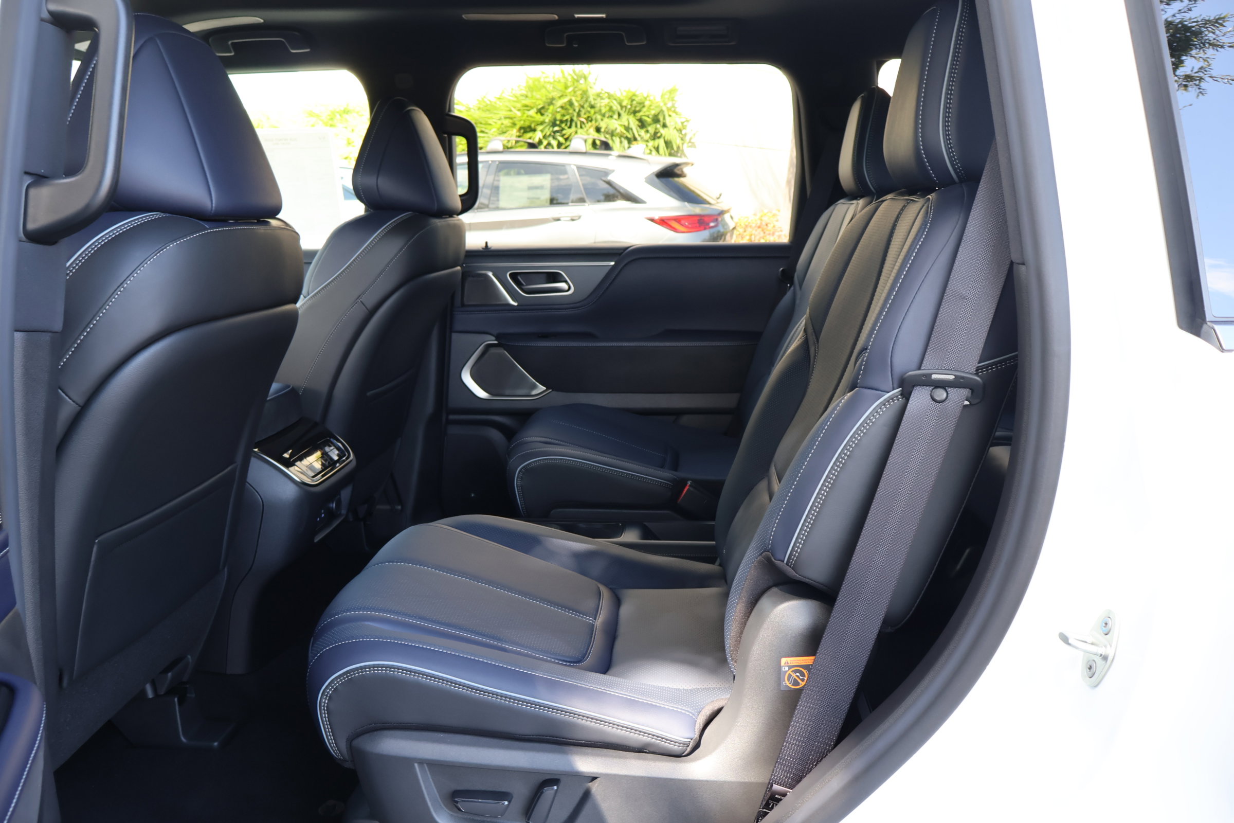 2026 Infiniti QX80 Sensory photo 14