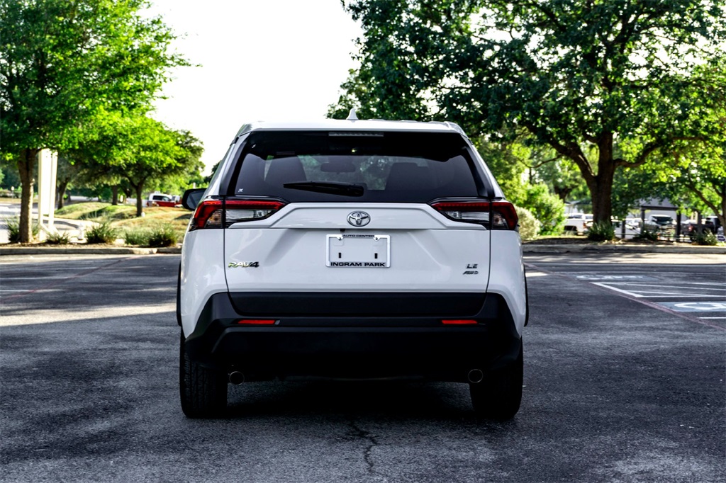 2024 Toyota RAV4 LE photo 5