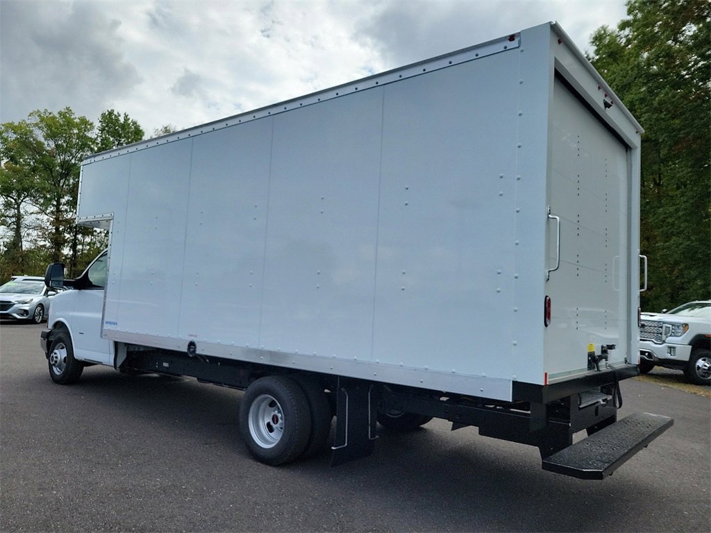 2024 Gmc Savana Cutaway 3500 photo 3