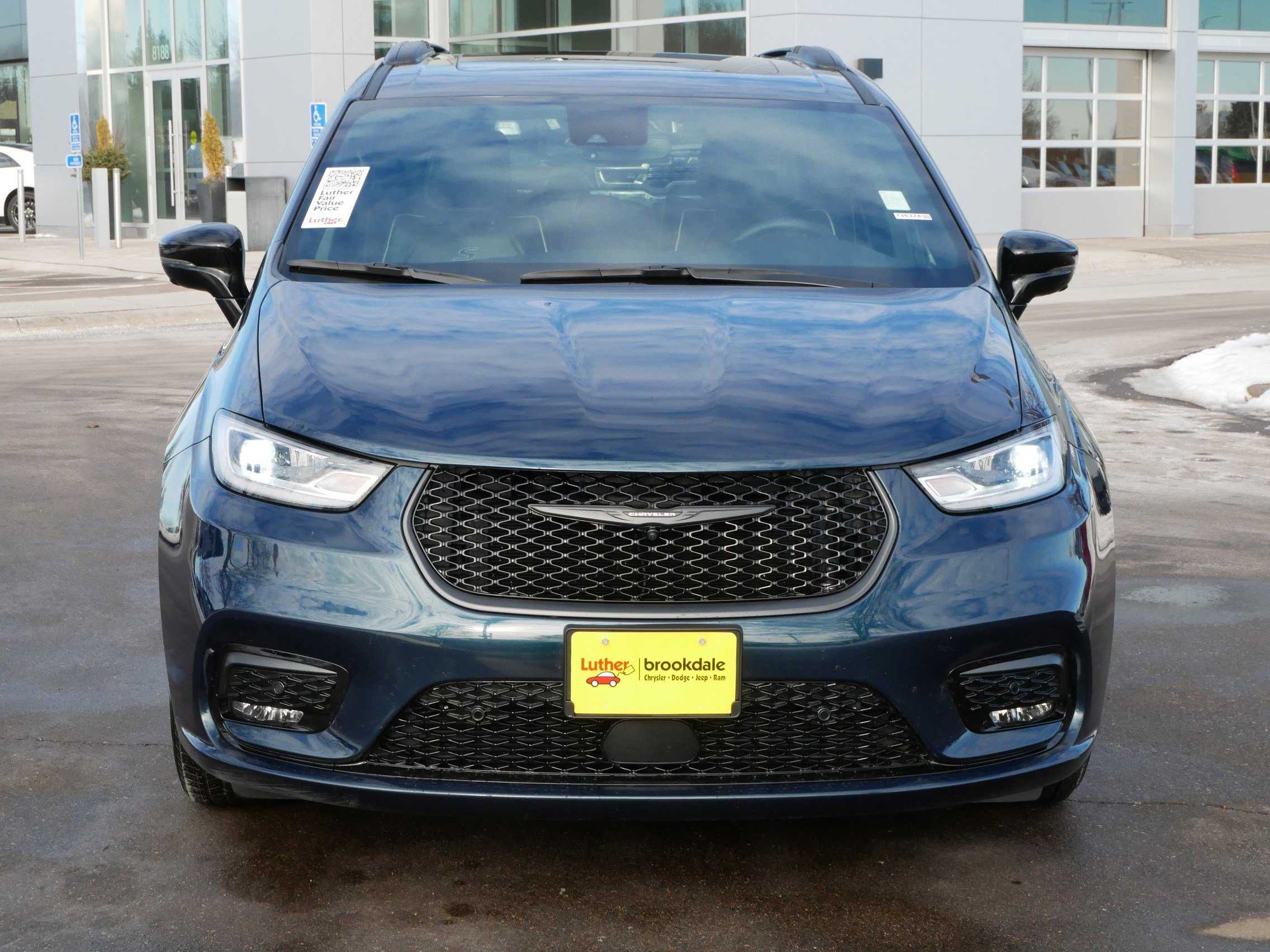 Certified 2024 Chrysler Pacifica PHEV Select with VIN 2C4RC1S76RR190579 for sale in Brooklyn Park, Minnesota