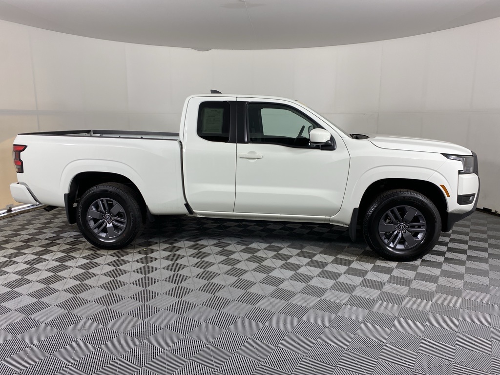 2025 Nissan Frontier SV photo 6