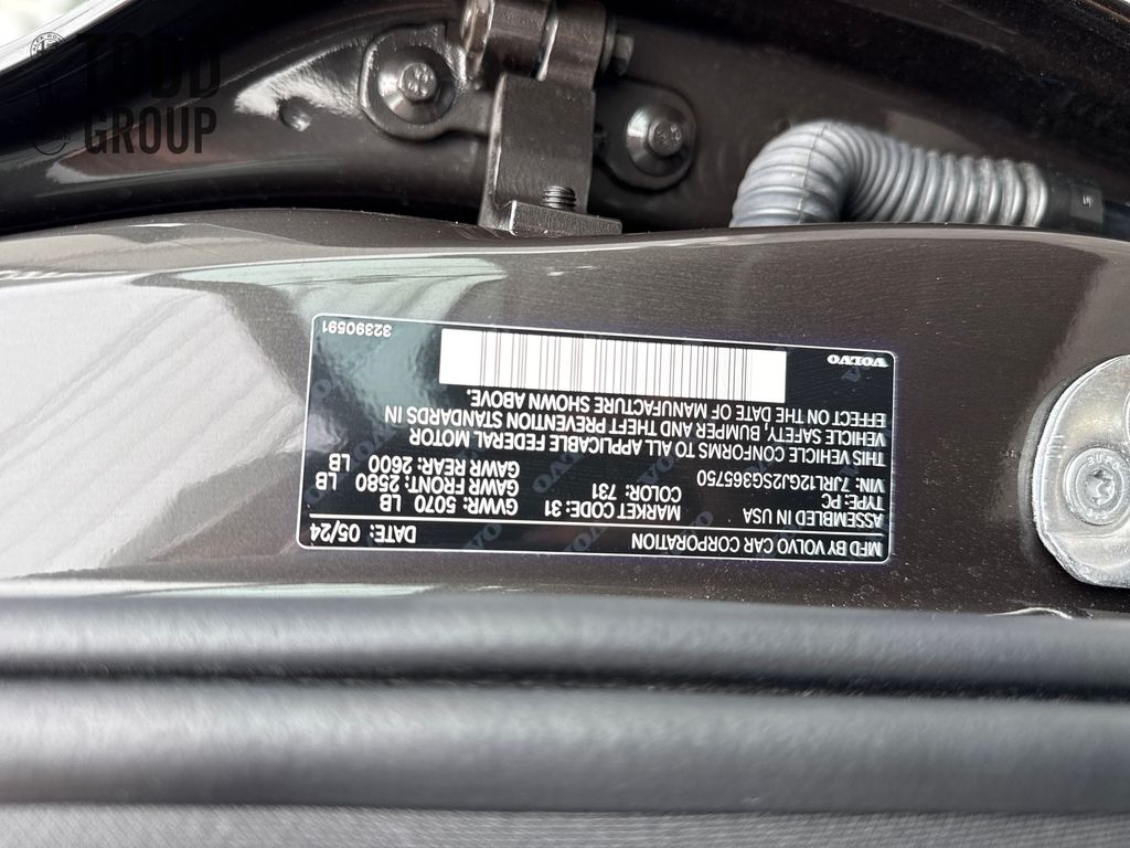 2025 Volvo S60 B5 AWD Core photo 27