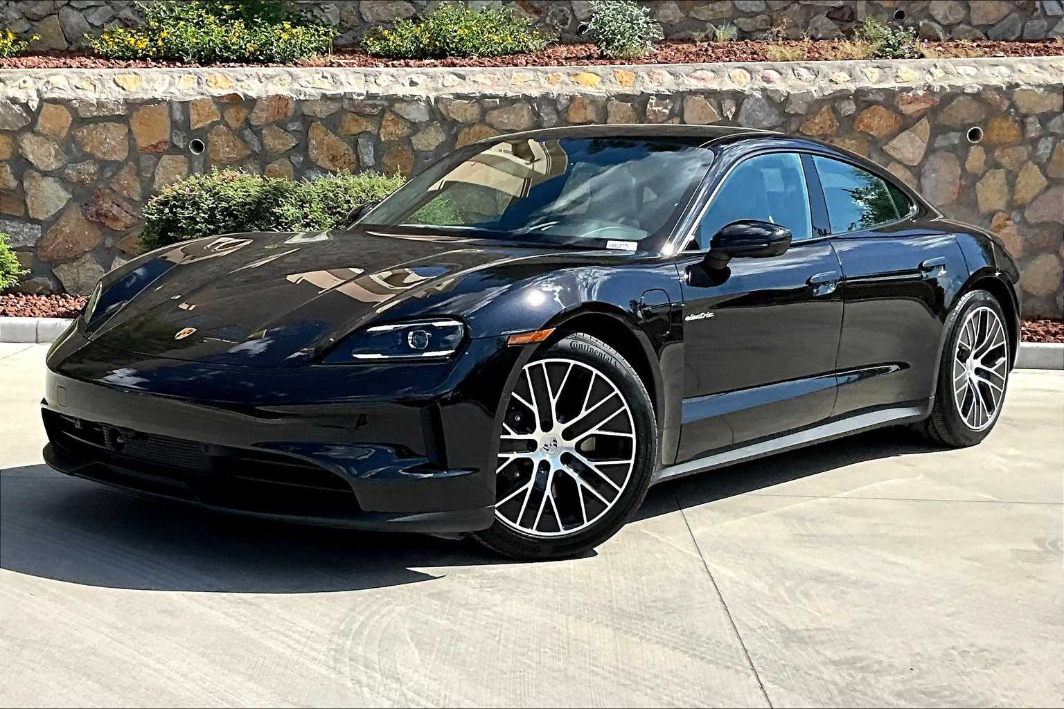 2025 Porsche Taycan photo 3