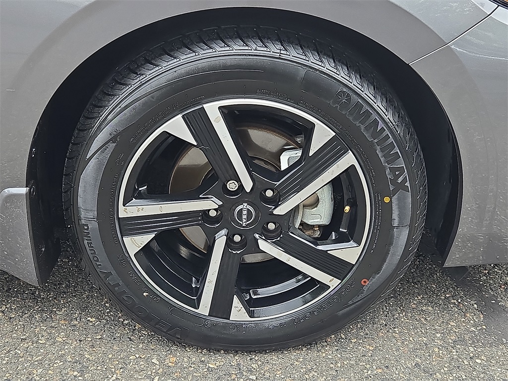 2024 Nissan Sentra SV photo 12