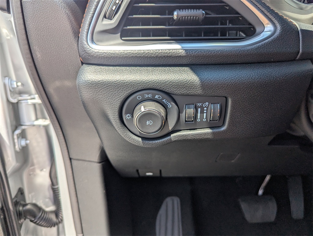2026 Chrysler Pacifica Pinnacle photo 15