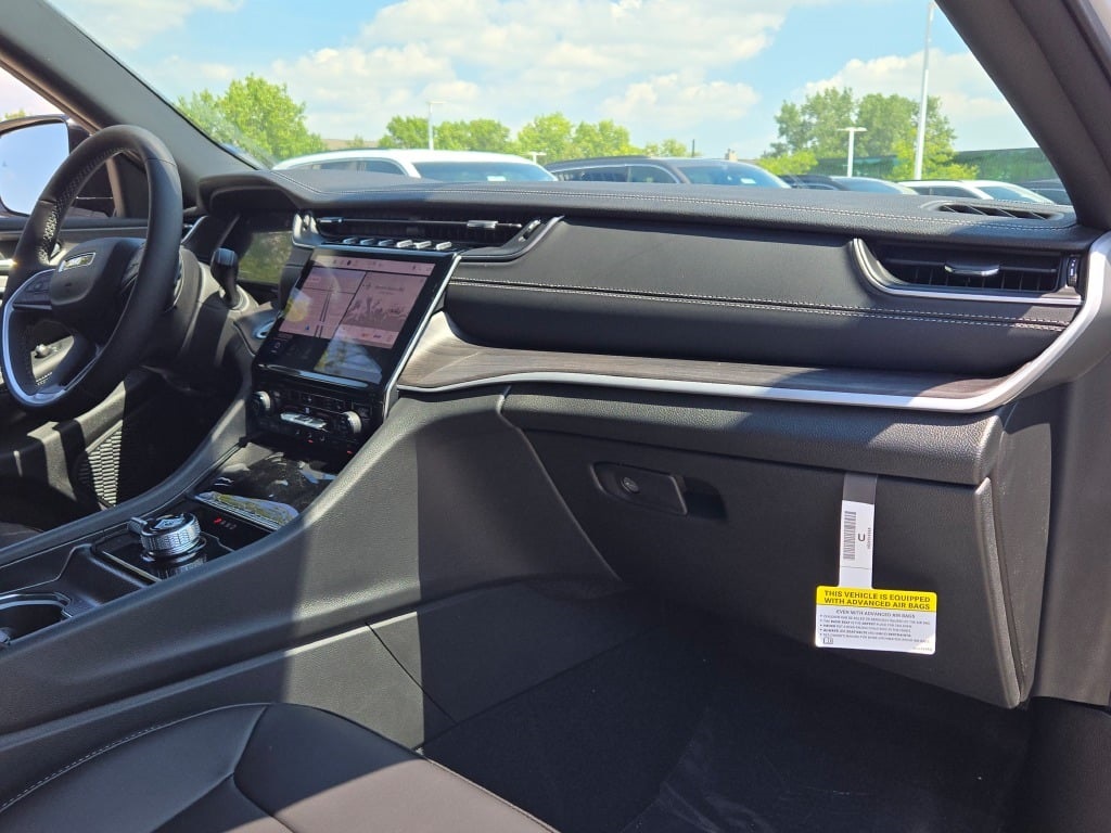 2025 Jeep Grand Cherokee Limited photo 8