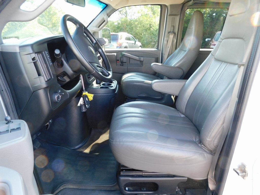 2022 Chevrolet Express 3500 LS photo 9