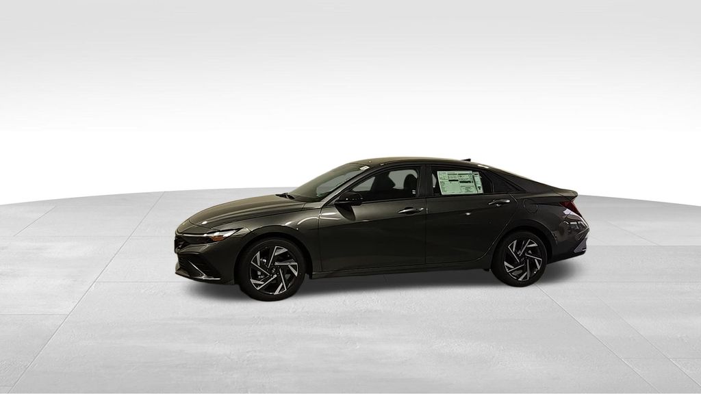 2025 Hyundai Elantra SEL Sport photo 2