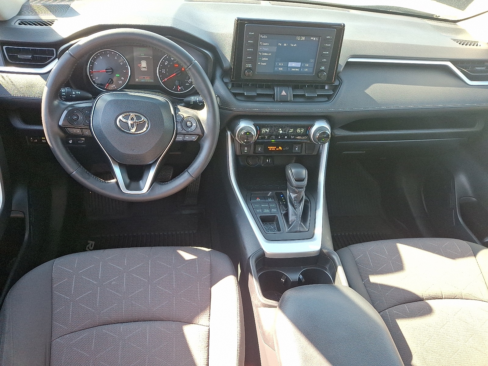 2019 Toyota RAV4 XLE photo 10