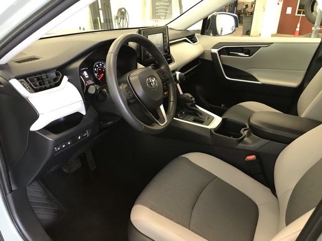 2022 Toyota RAV4 XLE photo 10
