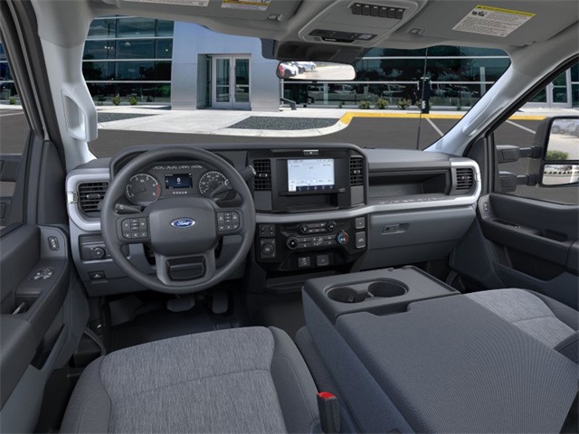 2025 Ford F-600 photo 9