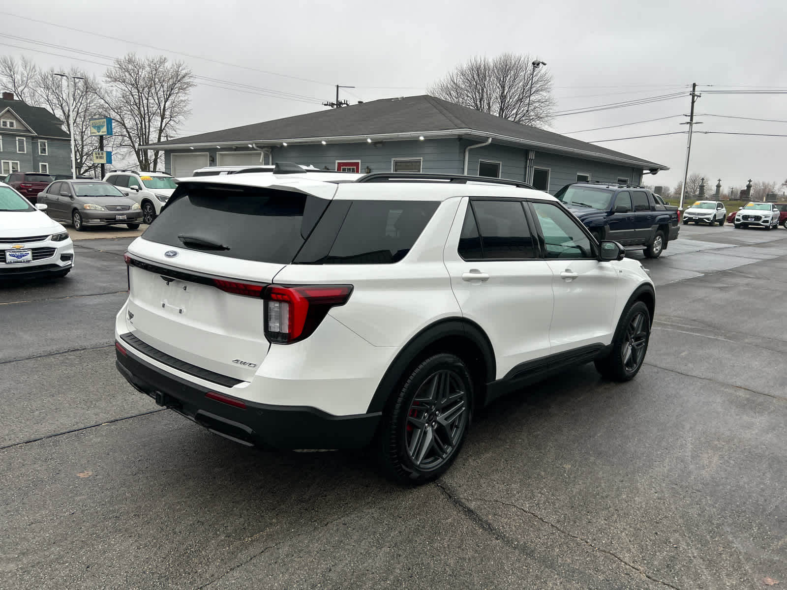 2025 Ford Explorer ST-Line photo 3