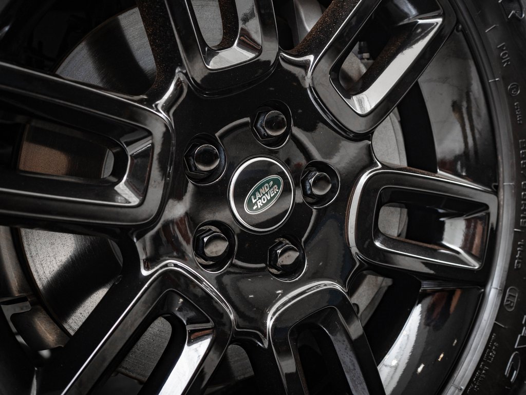 2020 Land Rover Defender 110 HSE photo 3