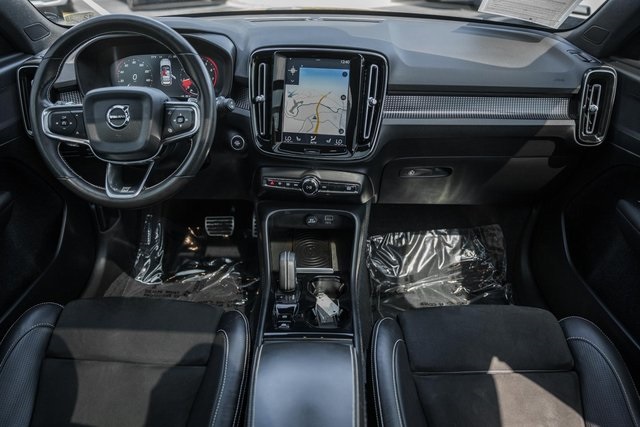 2019 Volvo XC40 R-Design photo 16