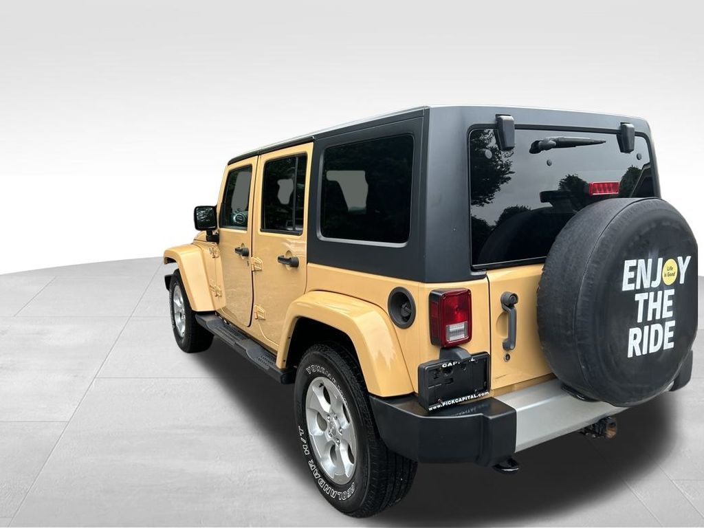 2013 Jeep Wrangler Unlimited Sahara photo 3