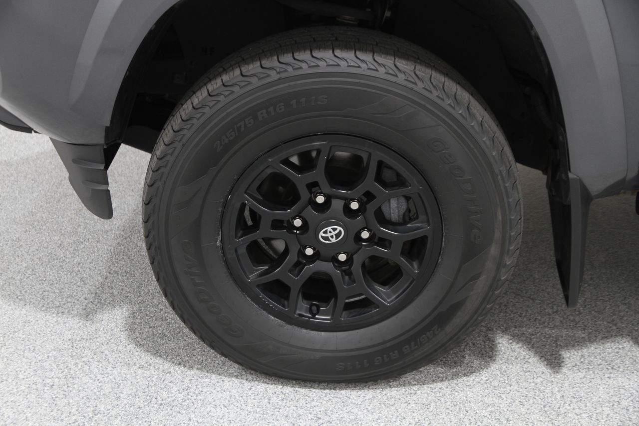 2022 Toyota Tacoma SR5 photo 18
