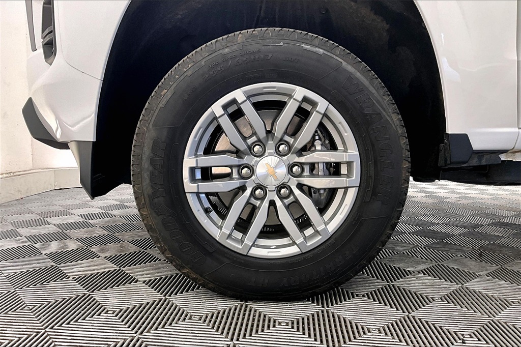 2024 Chevrolet Colorado LT photo 7