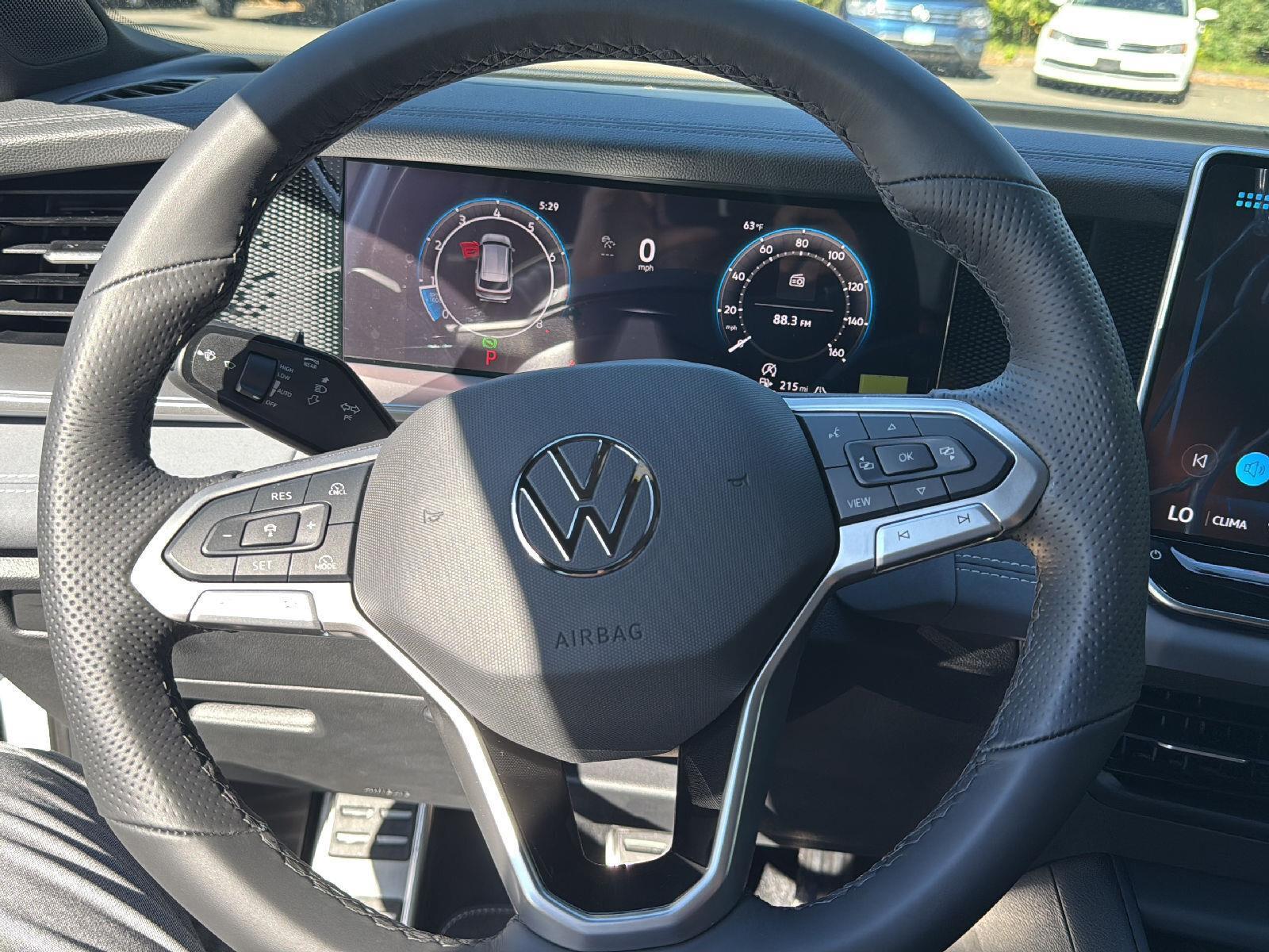 2025 Volkswagen Tiguan SE R-Line Black photo 14