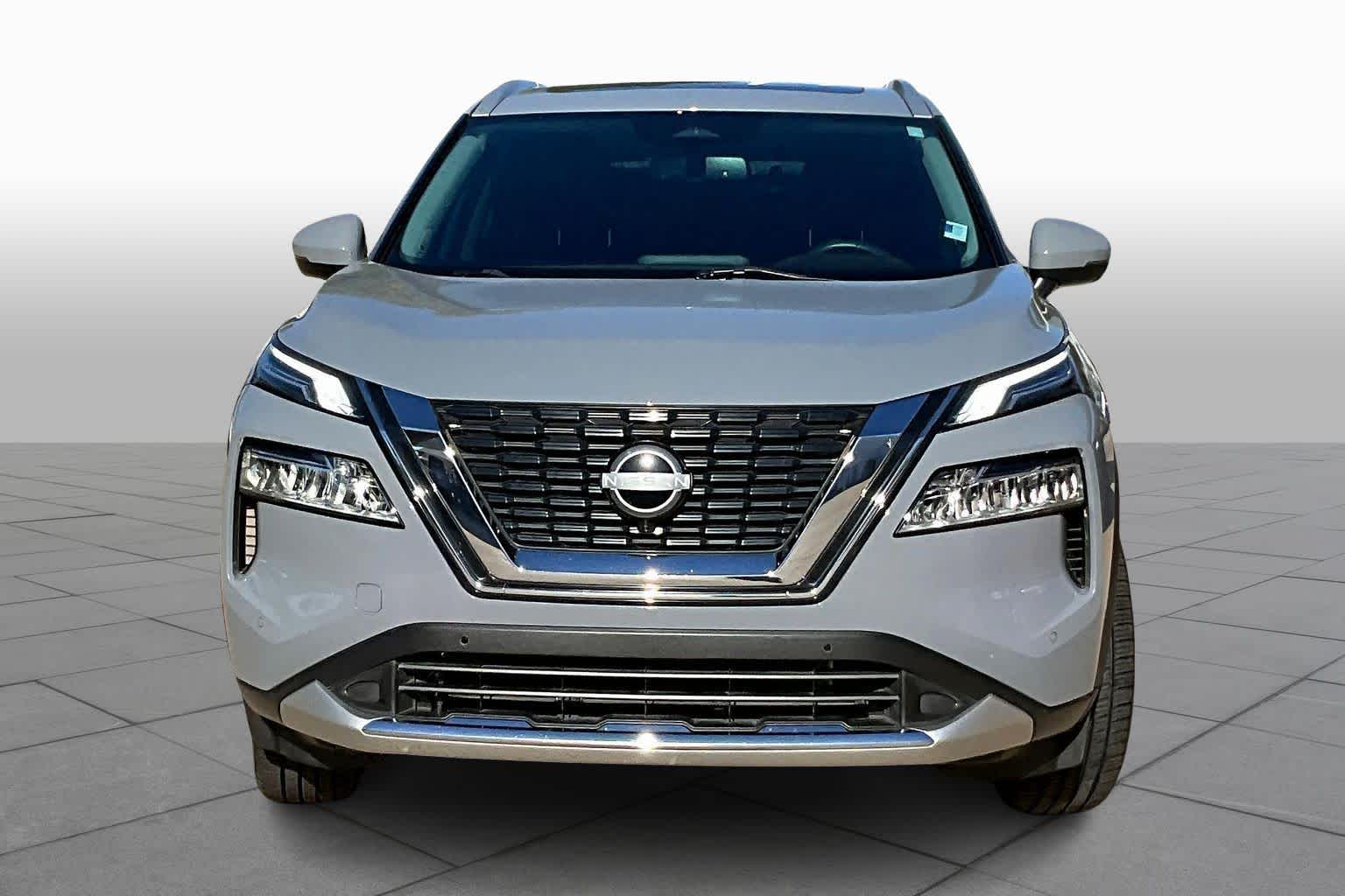 2023 Nissan Rogue Platinum photo 3