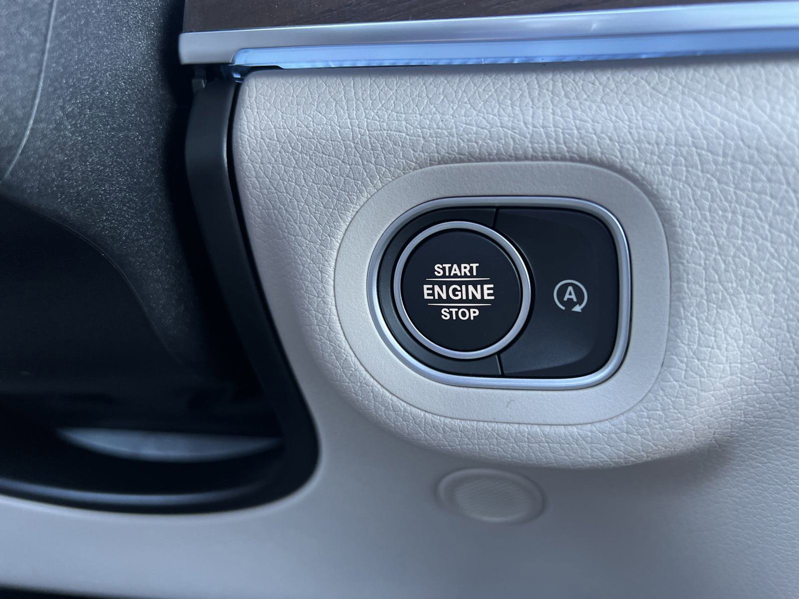 2025 Mercedes Benz GLS 450 4MATIC photo 41