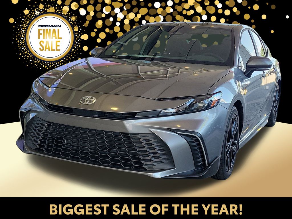 2025 Toyota Camry SE's photo