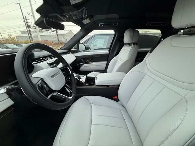 2025 Land Rover Range Rover Sport SE photo 2