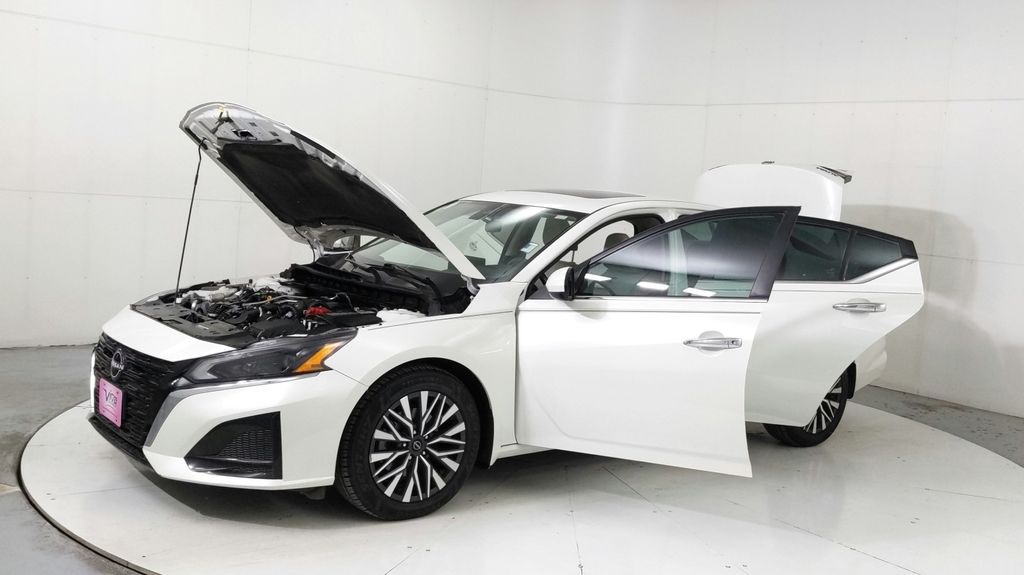 2023 Nissan Altima 2.5 SV photo 7