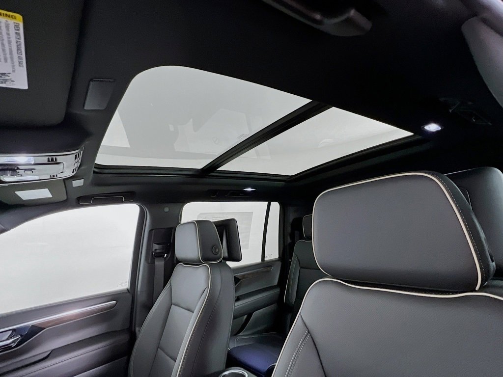 2025 Chevrolet Suburban Premier photo 19