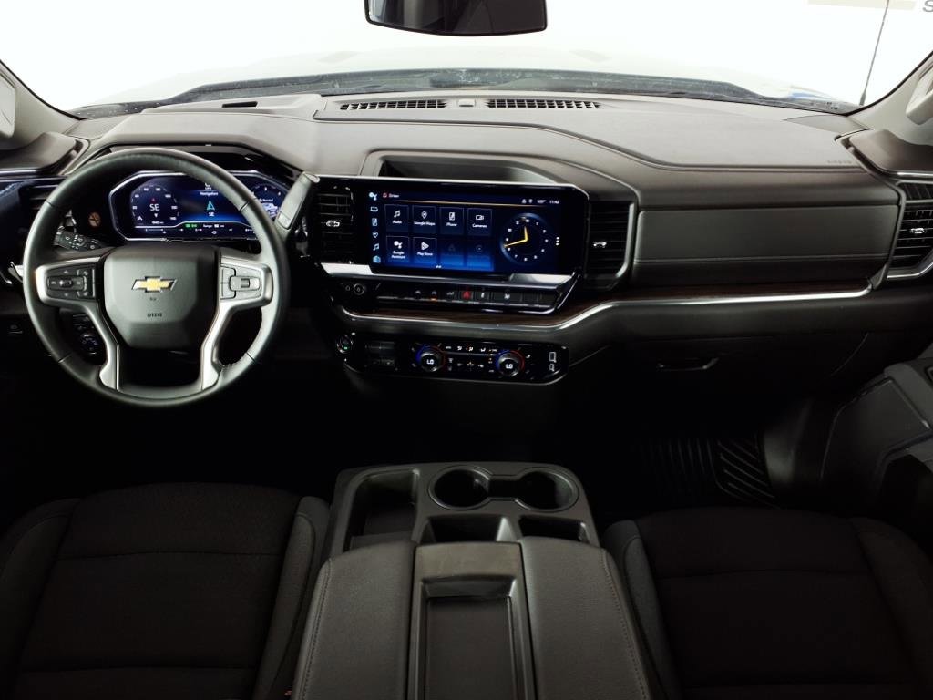 2025 Chevrolet Silverado 1500 LT photo 3