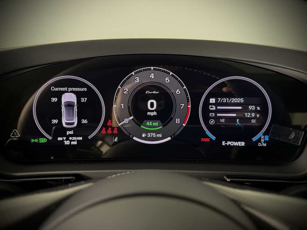 2025 Porsche Cayenne Turbo E-Hybrid Coupe photo 24