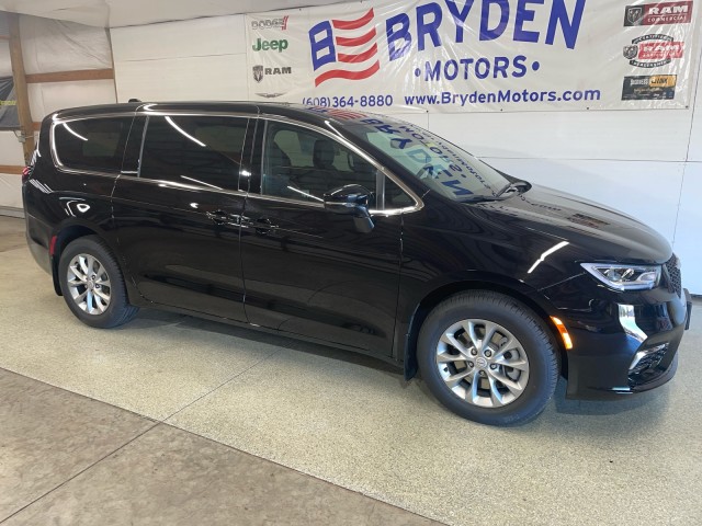 2026 Chrysler Pacifica photo 3